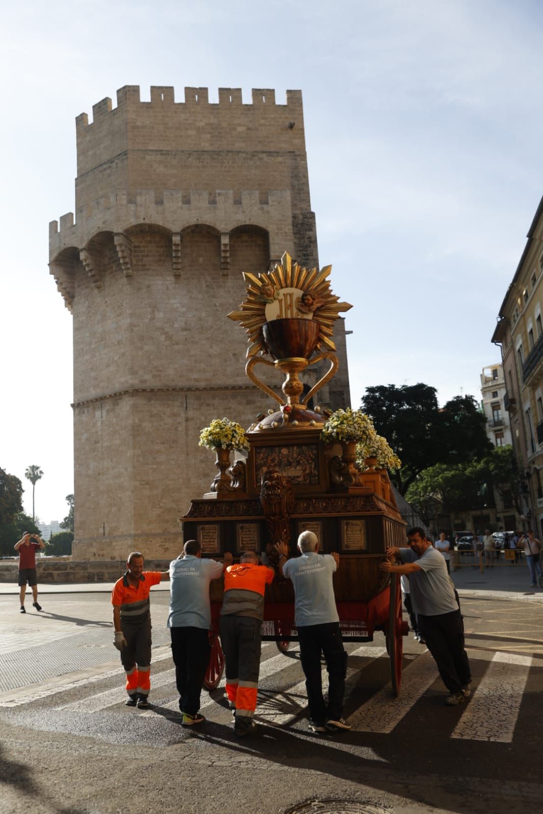 El Corpus empieza con la salida de las dos Rocas autorizadas