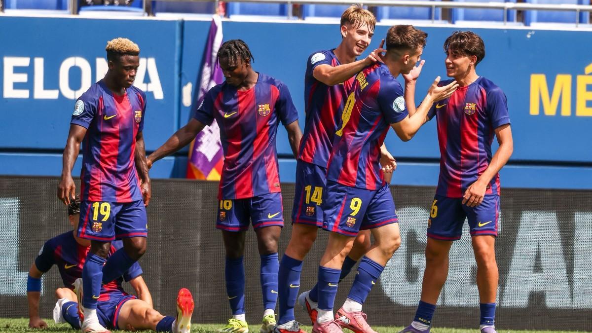 Barberá celebrates with Toni, Tommy, Oduro and Aziz after scoring one of the reserve team's goals