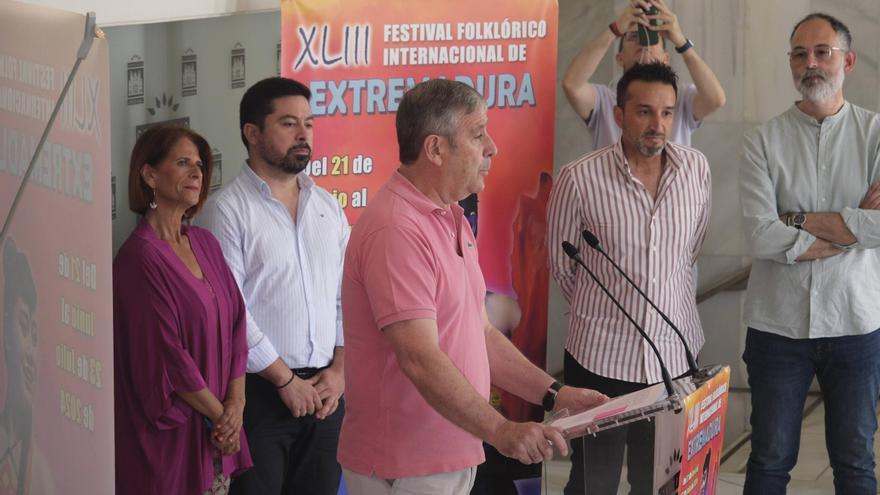 El Festival Folclórico Internacional reúne en Badajoz a ocho grupos de seis países