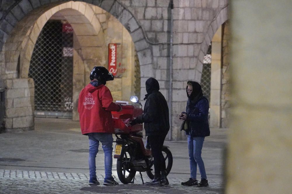 Els carrers de Girona buits en la primera nit del toc de queda