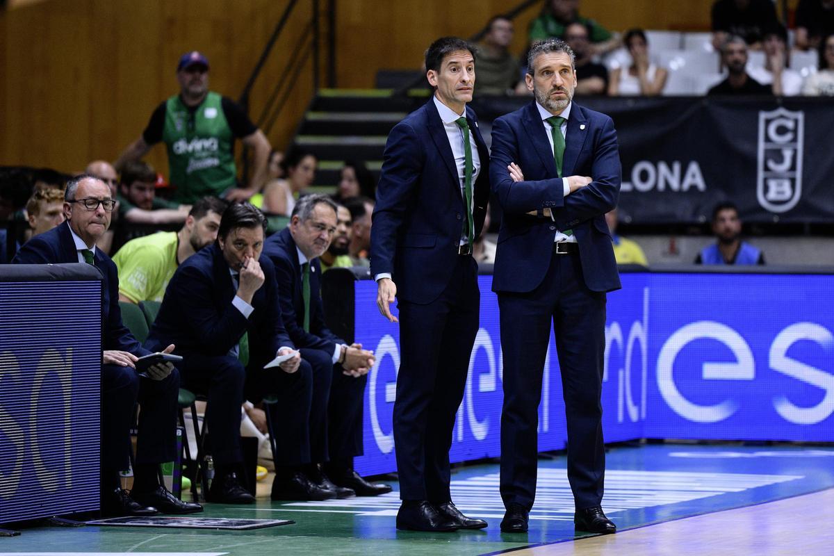 Ibon Navarro y Alberto Miranda durante la reanudación ante el Joventut.