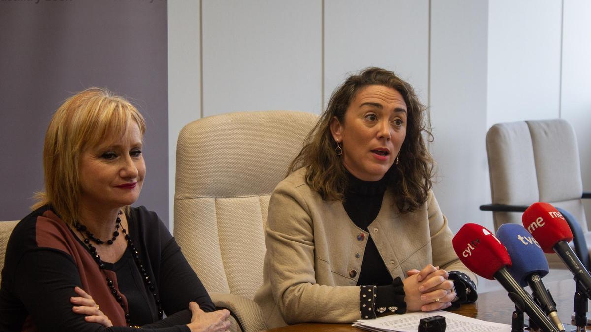 González Corral (izquierda) con la delegada territorial de la Junta, Leticia García, en Zamora