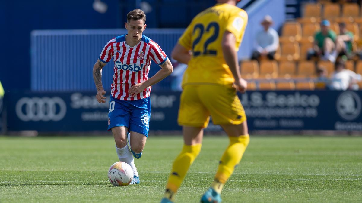 Pol Lozano, en una acció del partit d&#039;avui a Alcorcón.