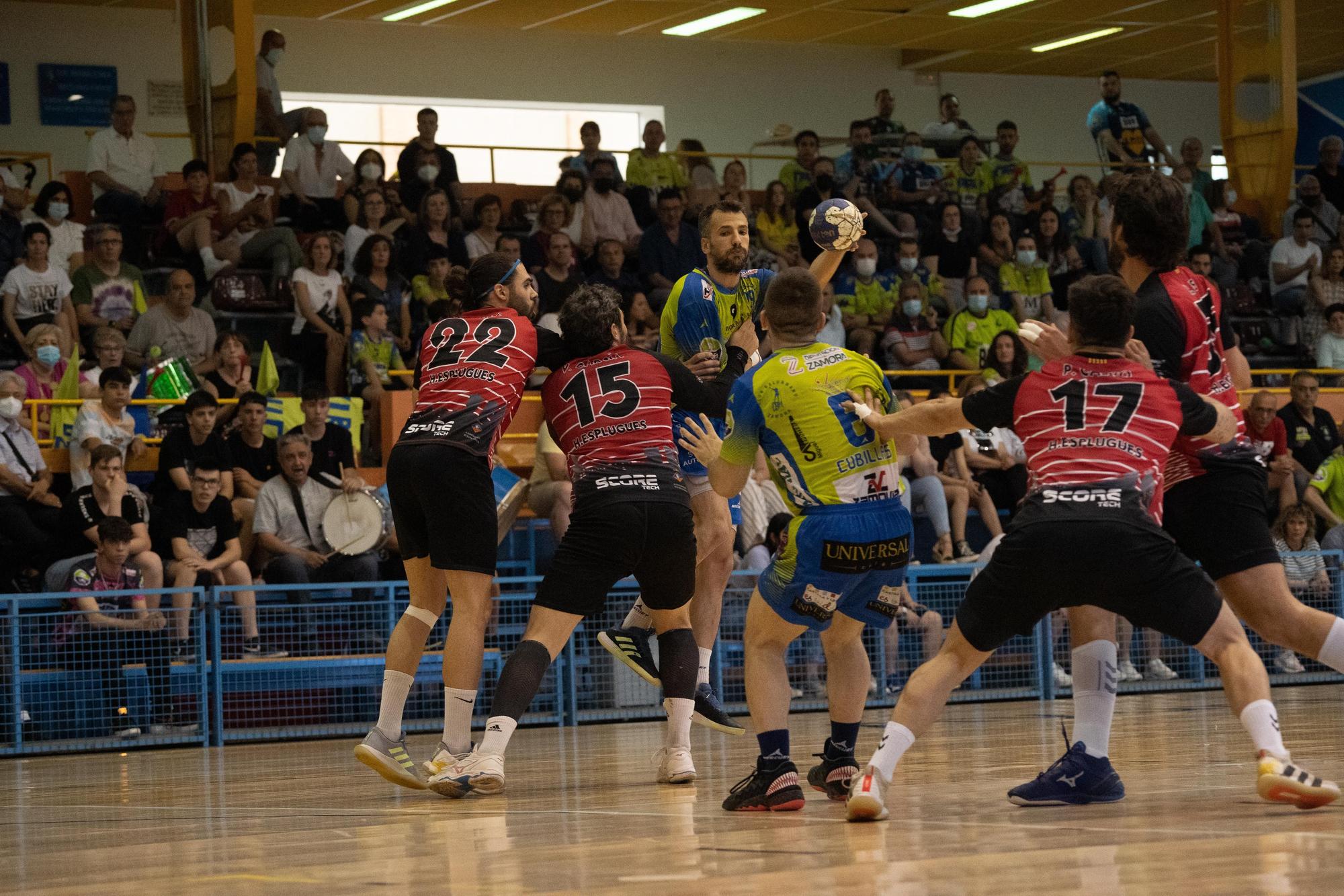 GALERÍA | El Balonmano Zamora Enamora logra la permanencia en el Ángel Nieto