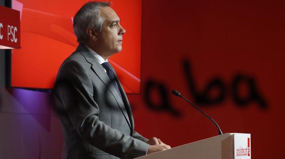 Pere Navarro anuncia la seva renúncia com a primer secretari del PSC, aquest dimecres a la seu del partit a Barcelona. Pere Navarro anuncia la seva renúncia com a primer secretari del PSC, aquest dimecres a la seu del partit a Barcelona.