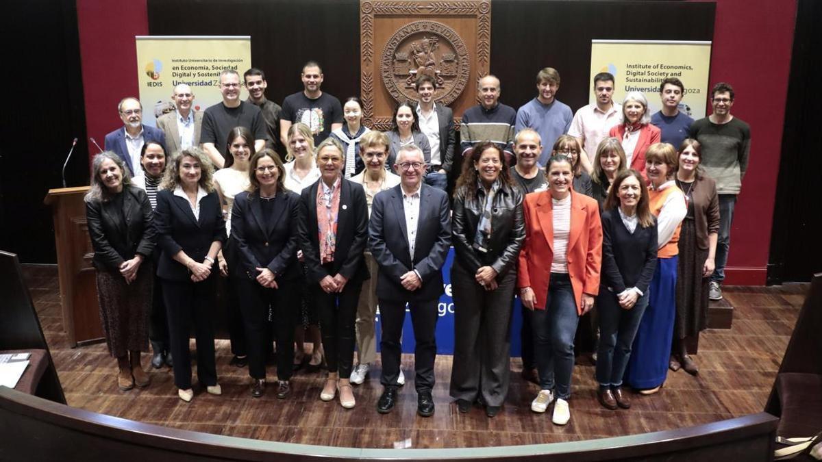Los investigadores del IEDIS presentaron en el congreso 41 trabajos de investigación en torno a los cinco grandes ejes.
