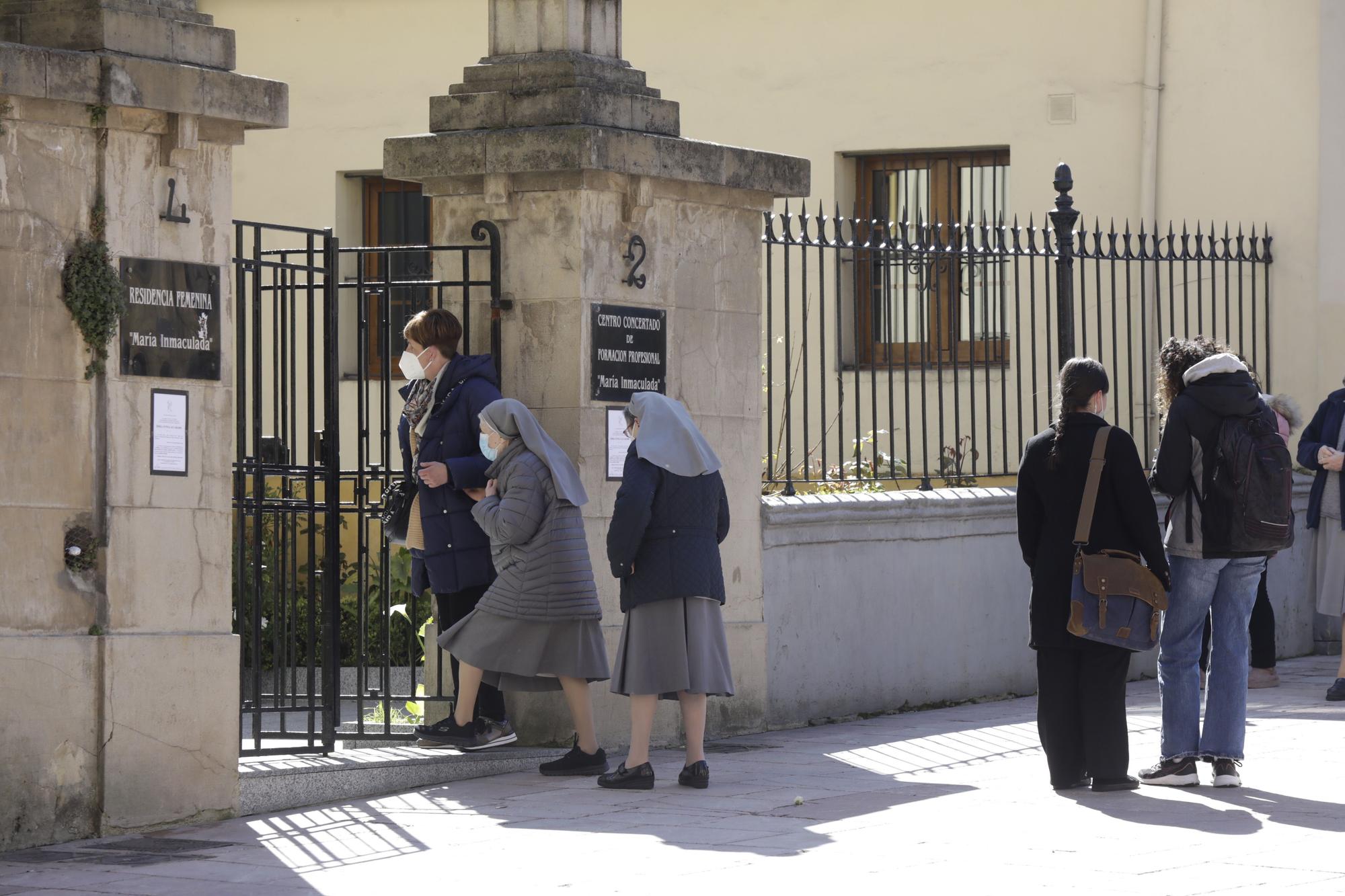 EN IMÁGENES: Capilla ardiente por la adolescente asesinada en Oviedo