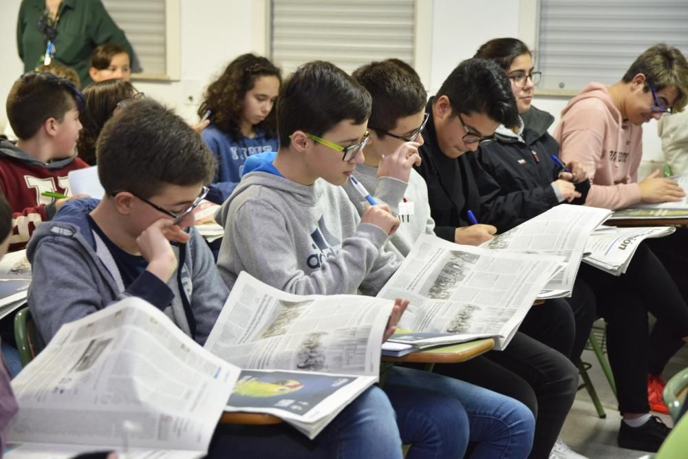 Alumnos de Secundaria de los IES Manuel Murguía y Pastoriza aprenden a diseñar un periódico digital.