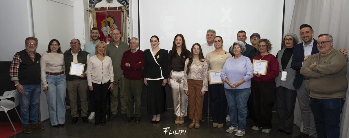 Premiados de anteriores ediciones asistentes a la gala de entrega de los Botafoc.