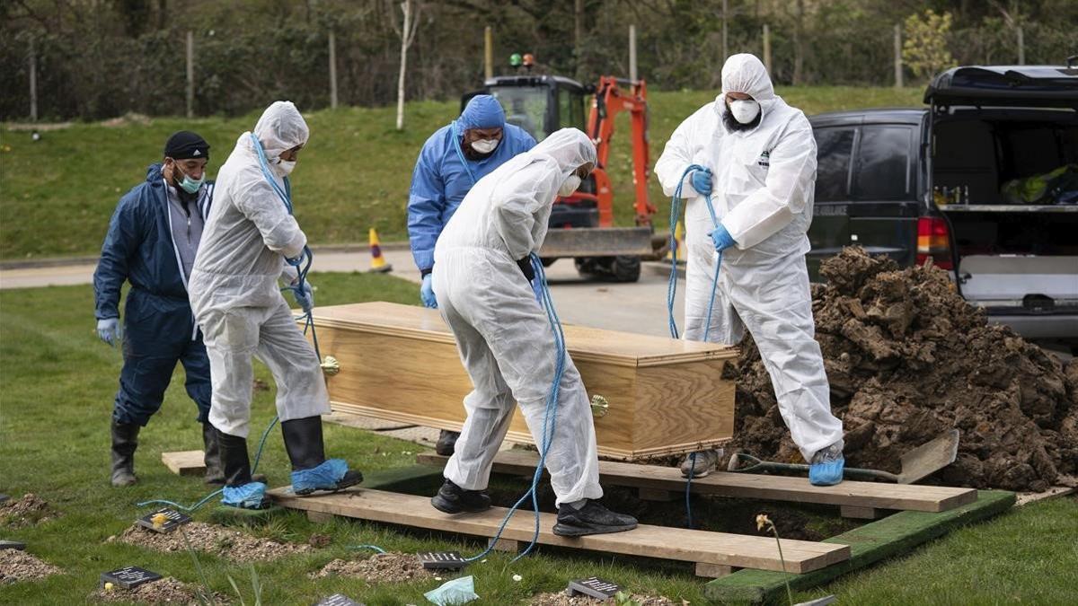 Funeral en Londres de Ismail Mohamed Abdulwahab, de 13 años, fallecido por coronavirus.