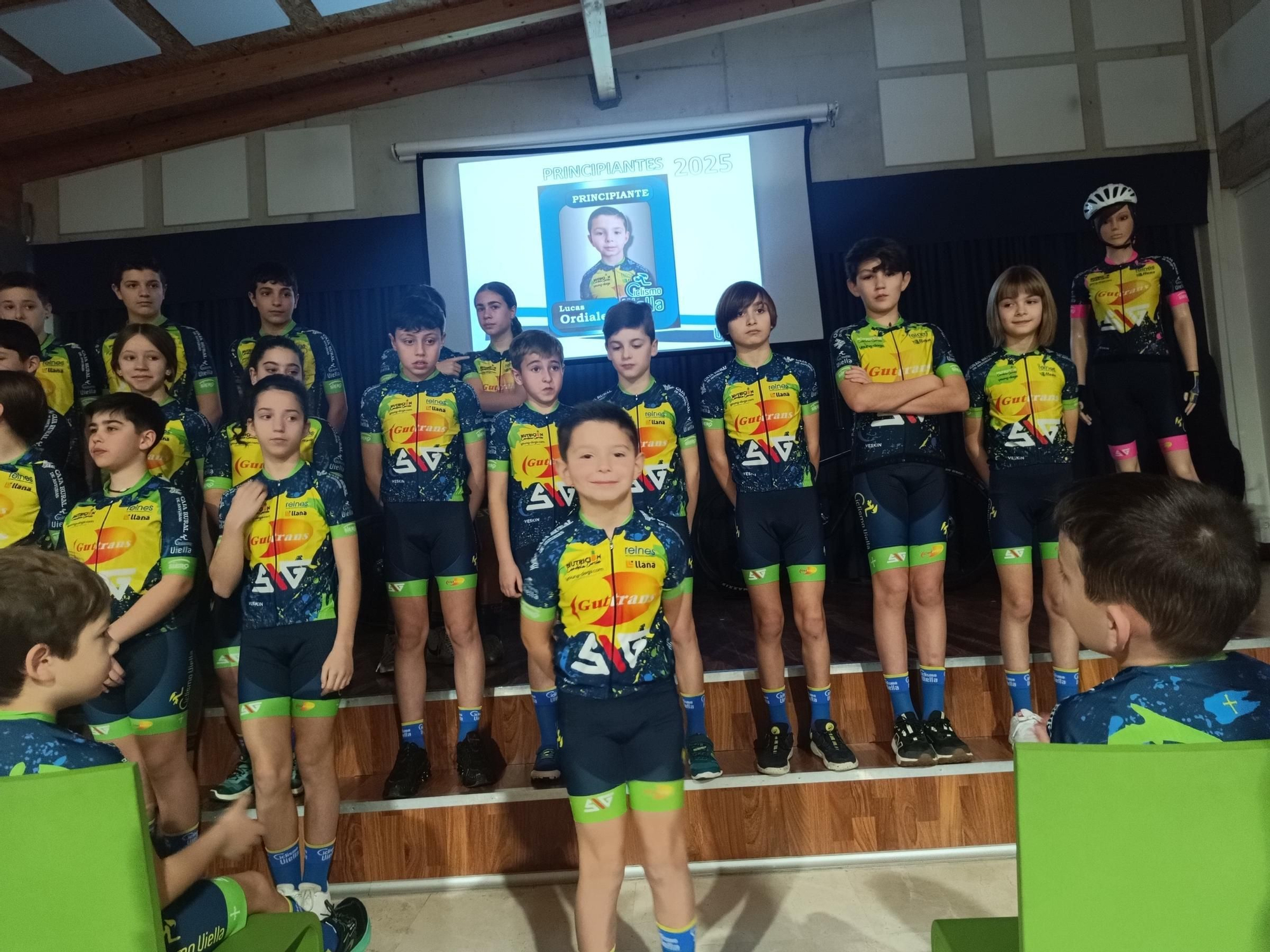 La Escuela de Ciclismo de Viella celebra su Gala Presentación de Temporada