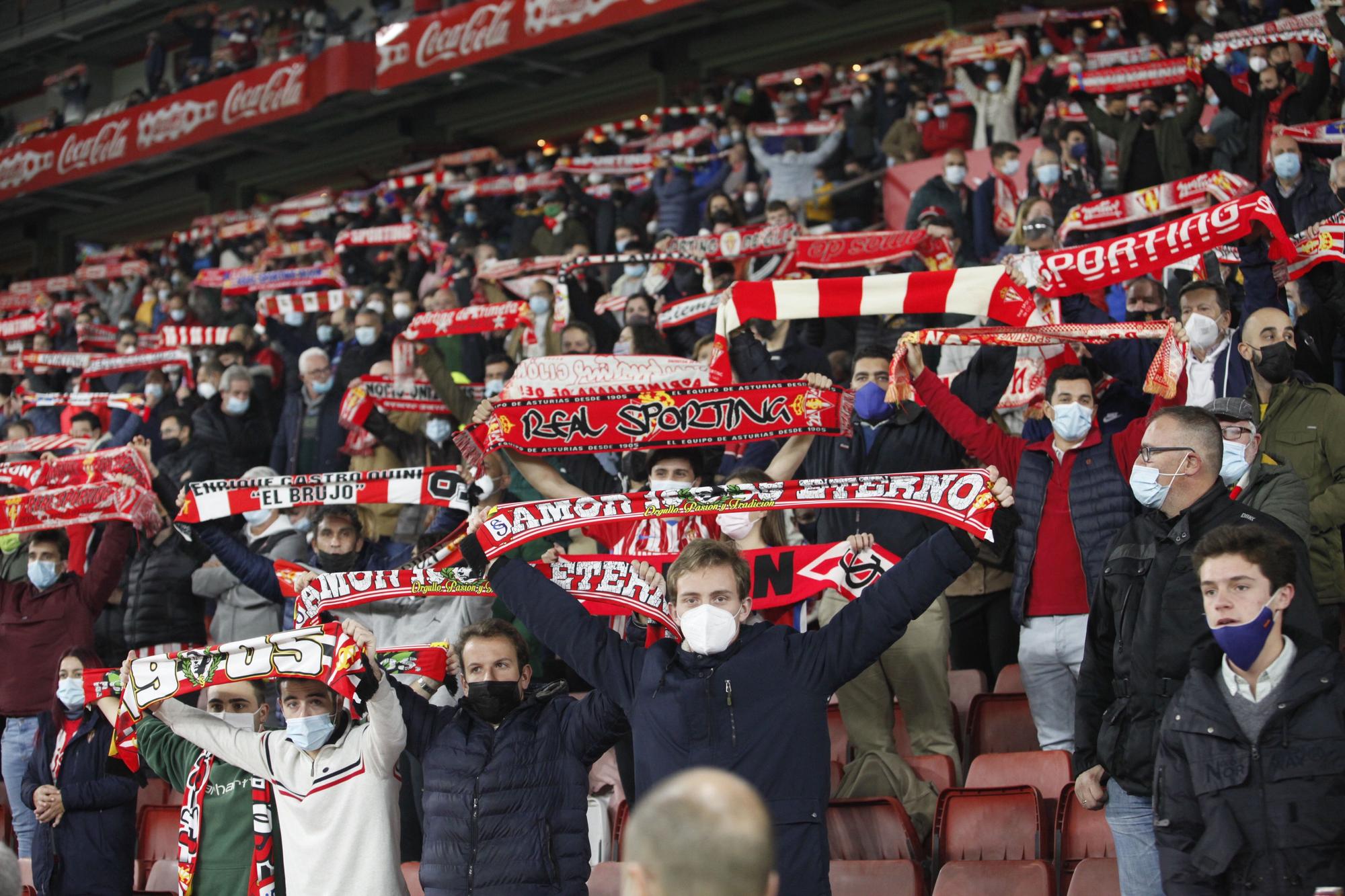 El partido entre el Sporting y la Real Sociedad B, en imágenes