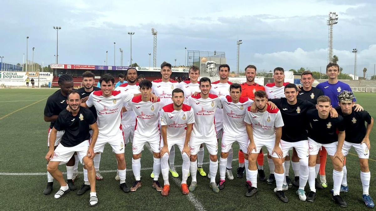 Jugadores de la SD Sueca, en un encuentro de pretemporada.