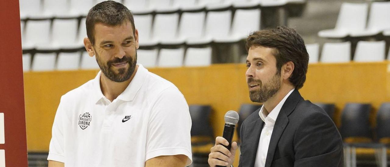 Marc Gasol i Joan Manuel Castells, a Fontajau el dia de la presentació de l’acord amb FIATC. | MARC MARTÍ