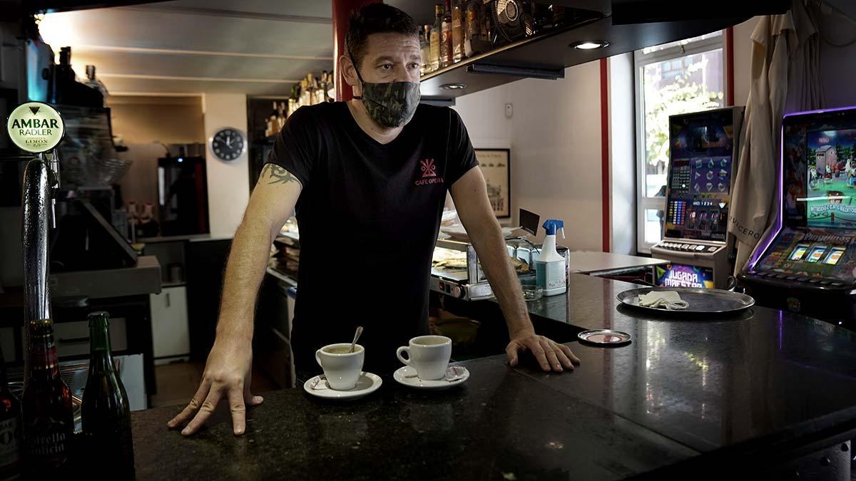 El propietario del bar Ópera, en Logroño.