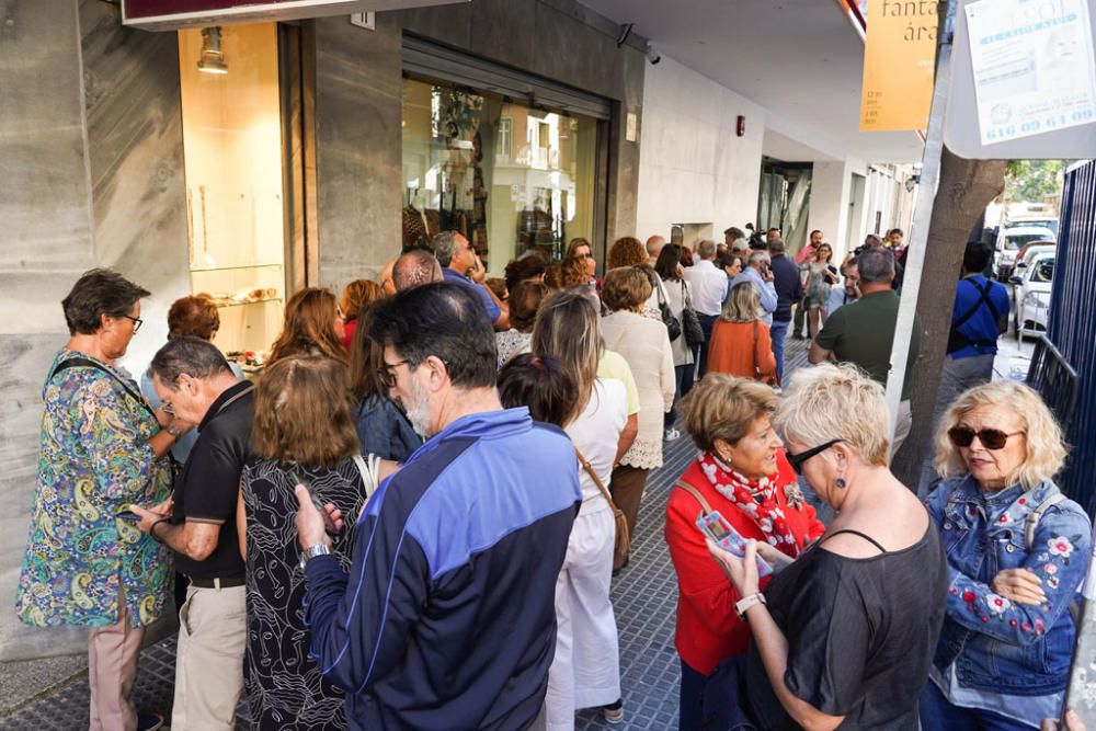 A las 11.00 horas de la mañana se abrían las taquillas del teatro de la calle Córdoba, con unas 30 personas esperando para hacerse con su entrada para 'A Chorus Line'.