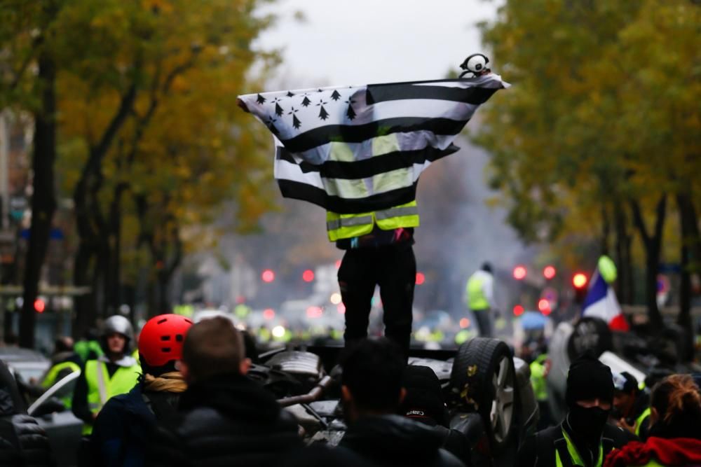 Enfrentamientos entre ''chalecos amarillos'' y Policía en París