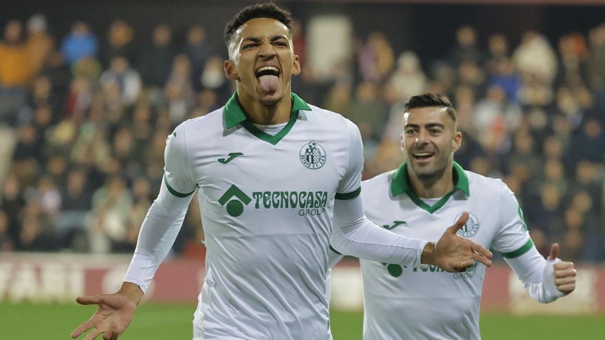 El Elche ficha a Álvaro Rodríguez hasta 2029