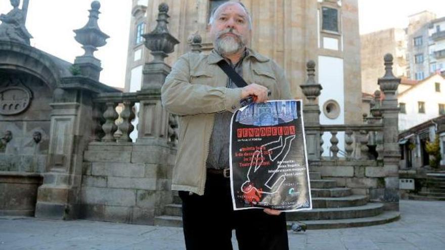 El realizador Augusto Fontám, con el cartel de su nuevo filme.  // Rafa Vázquez