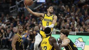 121-118. Los Pacers se sobreponen a un gran Middleton para tomar ventaja en la serie