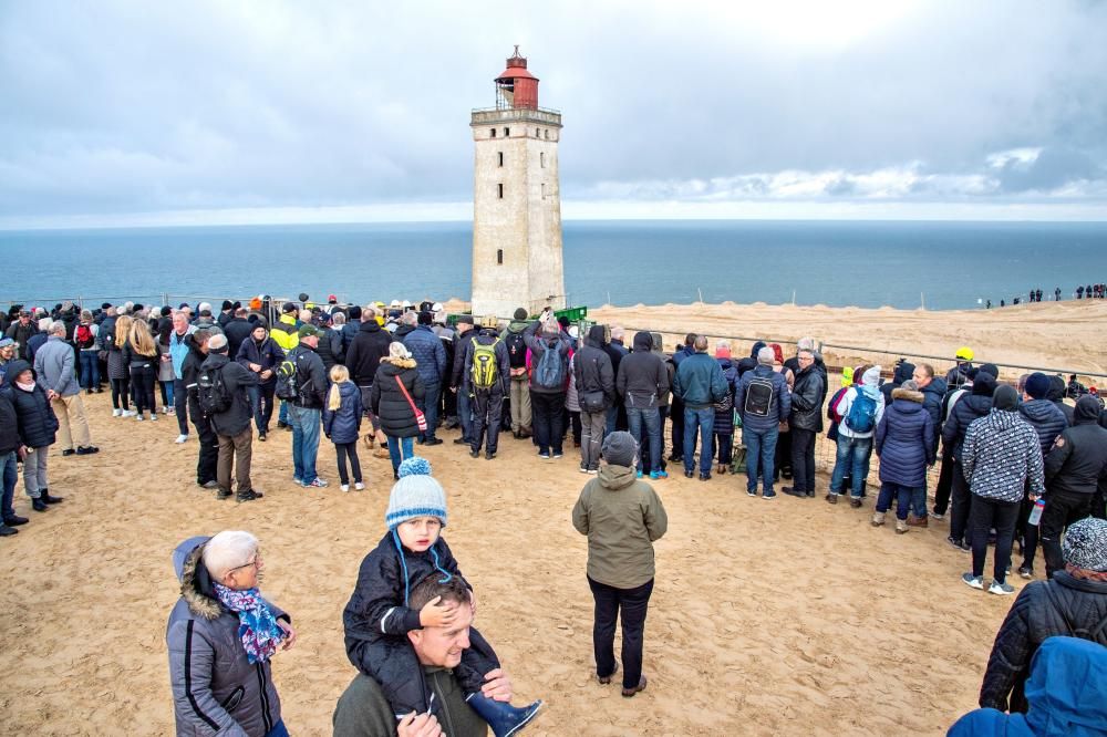 Dinamarca traslada un faro histórico para salvarlo del avance del mar.