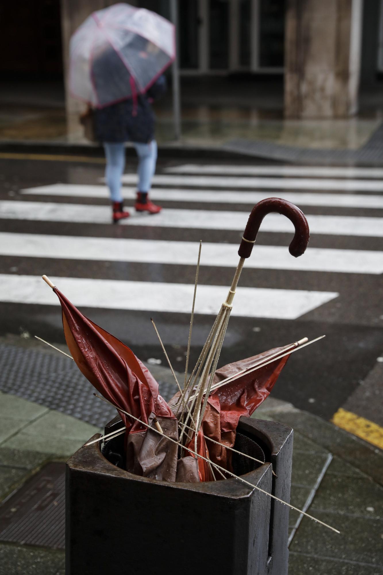 En imágenes: La segunda jornada del temporal azota Gijón