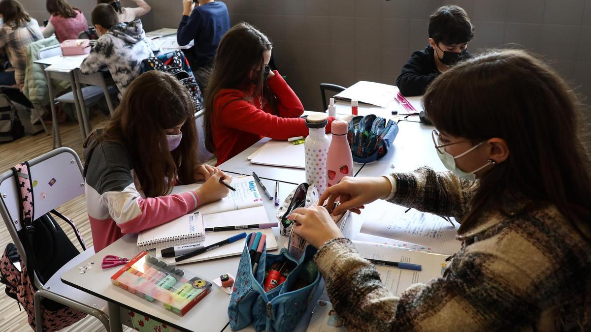 Los escolares asturianos vuelven a las aulas tras las vacaciones de Navidad