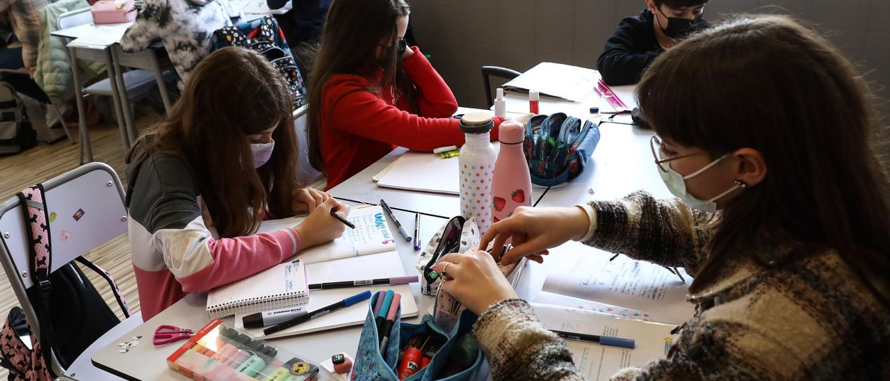 Los escolares asturianos vuelven a las aulas tras las vacaciones de Navidad