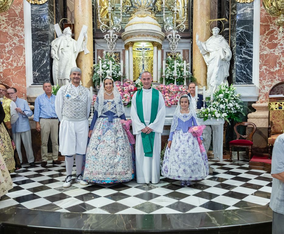 Una Ofrenda en pleno Septiembre con las Fallas del Marítimo