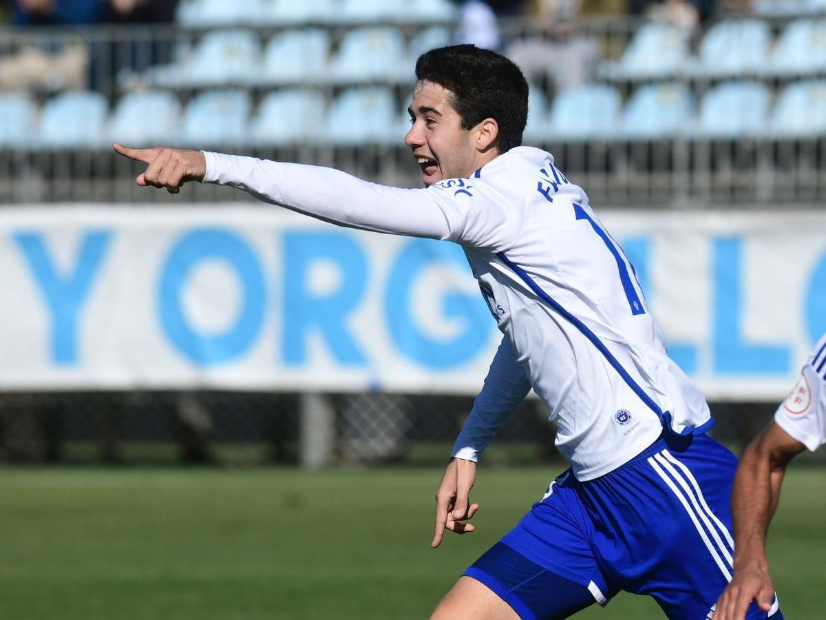 Fabio Conte celebra un gol con el filial zaragocista