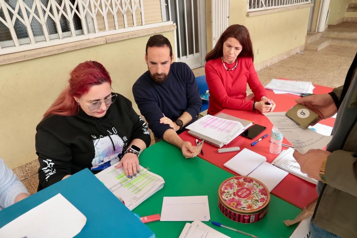 Votaciones en el colegio Ramón Llull de Alicante para cambiar de jornada
