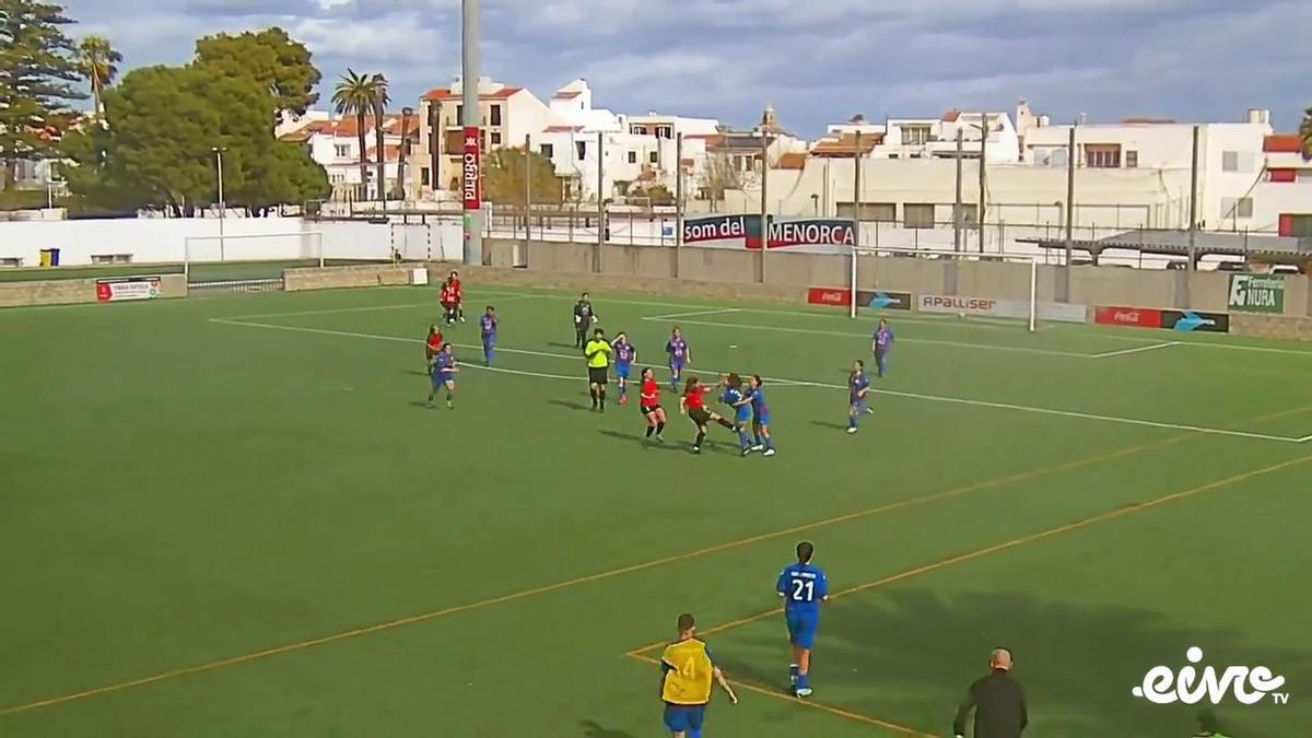 Momento en el que se inicia la trifulca en el Menorca-Sineu femenino