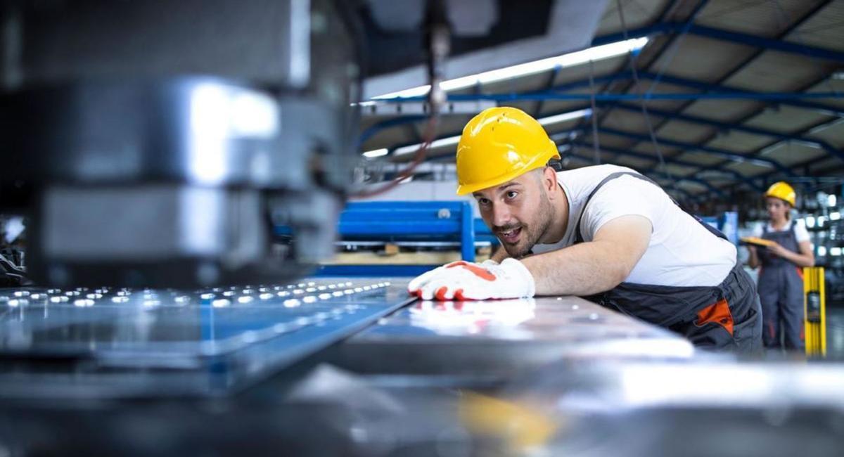 Activa tus posibilidades de empleo con la Formación Profesional Industrial. | ELENA Y ANDREA