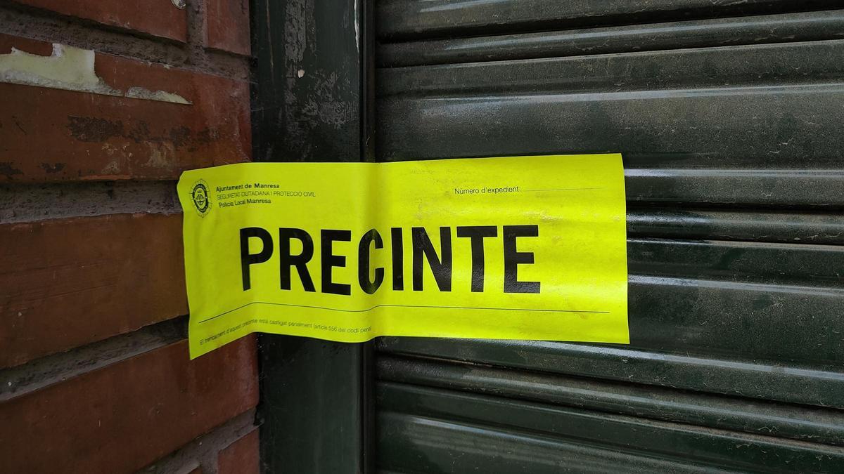 Precinte que han posar al local aquest matí