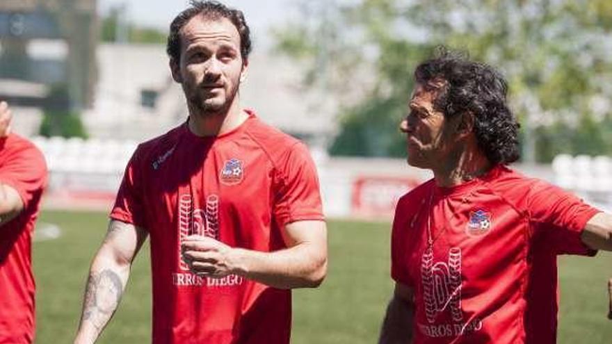 Borja y su padre Luisito en la fiesta de fin de temporada. // Bernabé