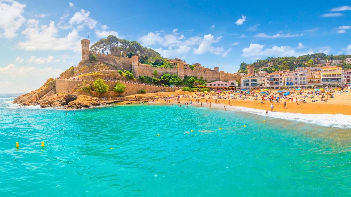 La carretera con panorámicas al Mediterráneo que atraviesa la Costa Brava