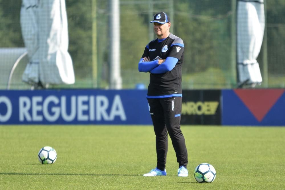 Intensa sesión de entrenamiento, más larga para los futbolistas que no actuaron de inicio el pasado sábado en el Ciutat de València ante el Levante.