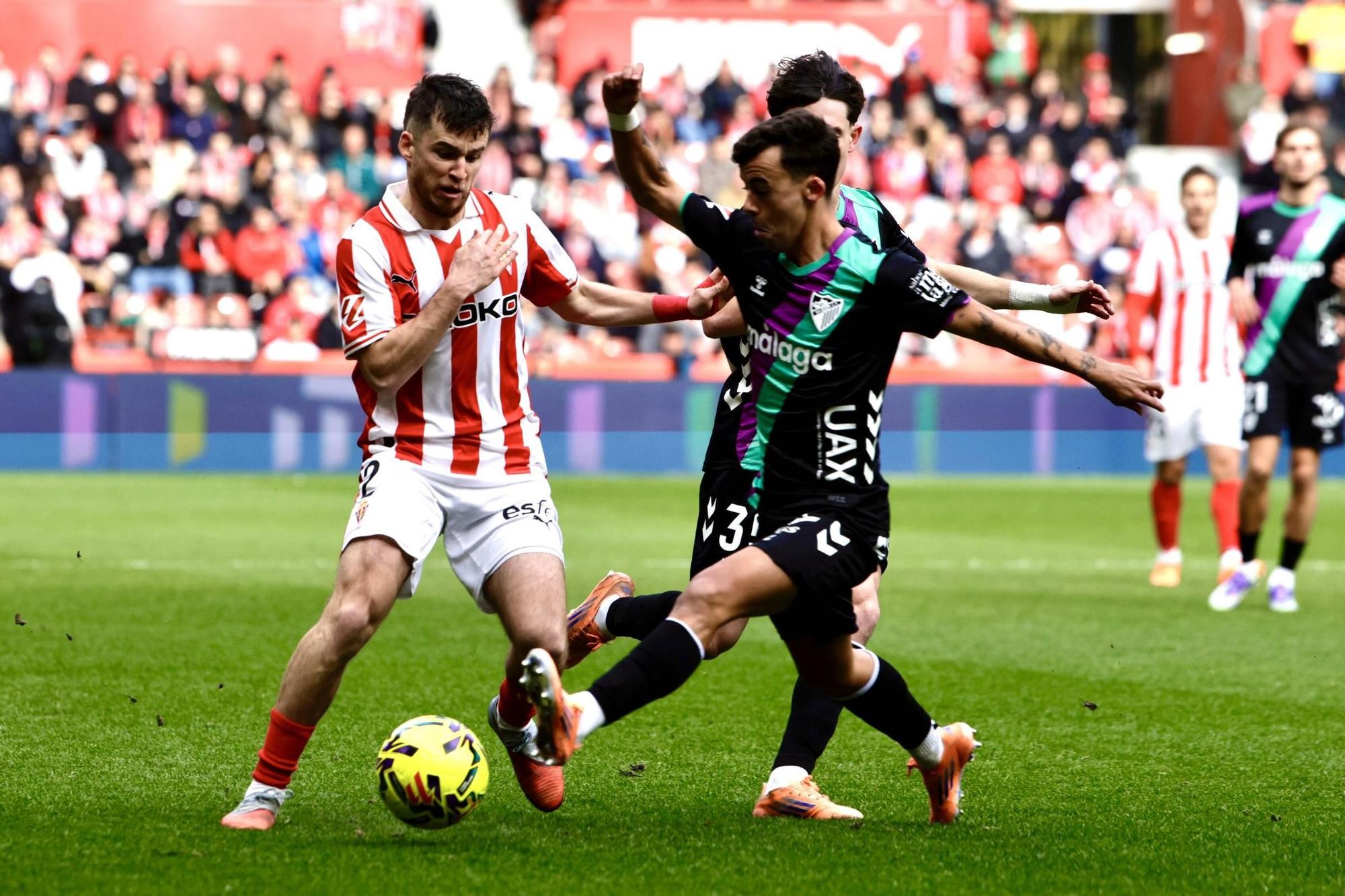 EN IMÁGENES: El partido Sporting- Málaga en el Molinón