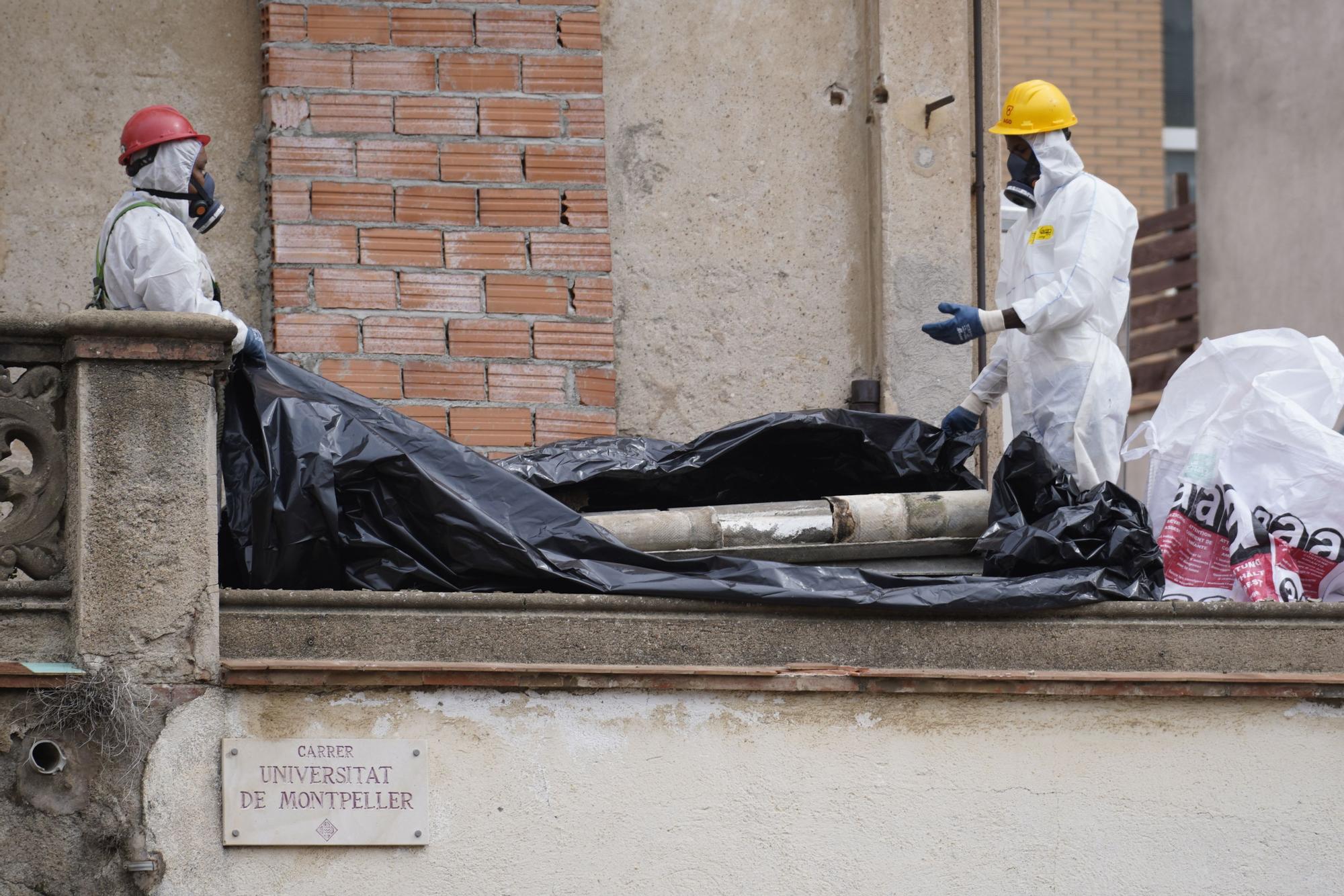 Retiren el fibrociment per enderrocar els edificis del carrer Universitat de Montpeller