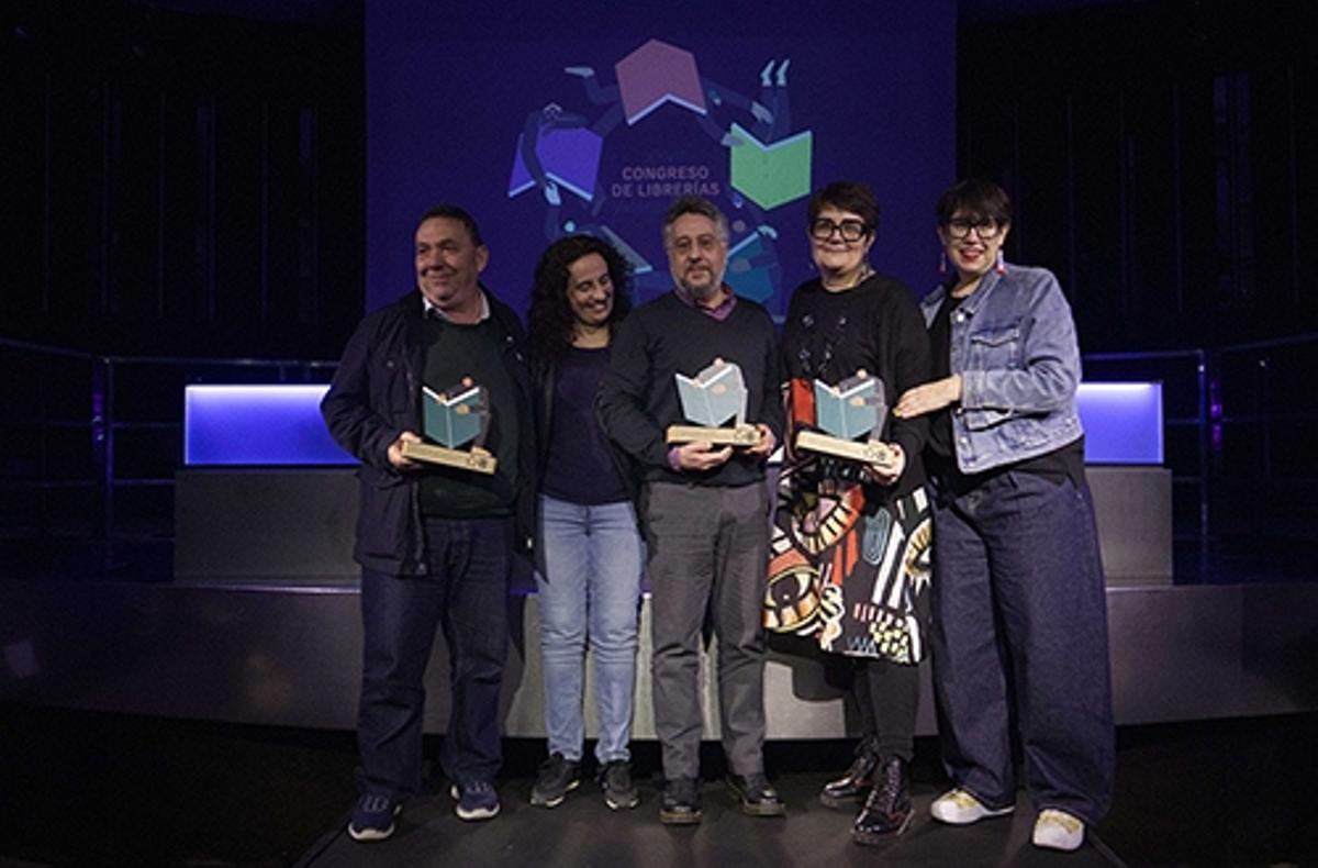 Juan A García, presidente de la Federación Andaluza de Librerías, en representación de Librería Luque; Sara Sánchez, directora gerente de CEGAL; Óscar Porral Vicente, de Librería Bandini; Elena Djukic Gómez, de Librería La Mar de Letras; y Mónica Cabello, coordinadora técnica de CEGAL.