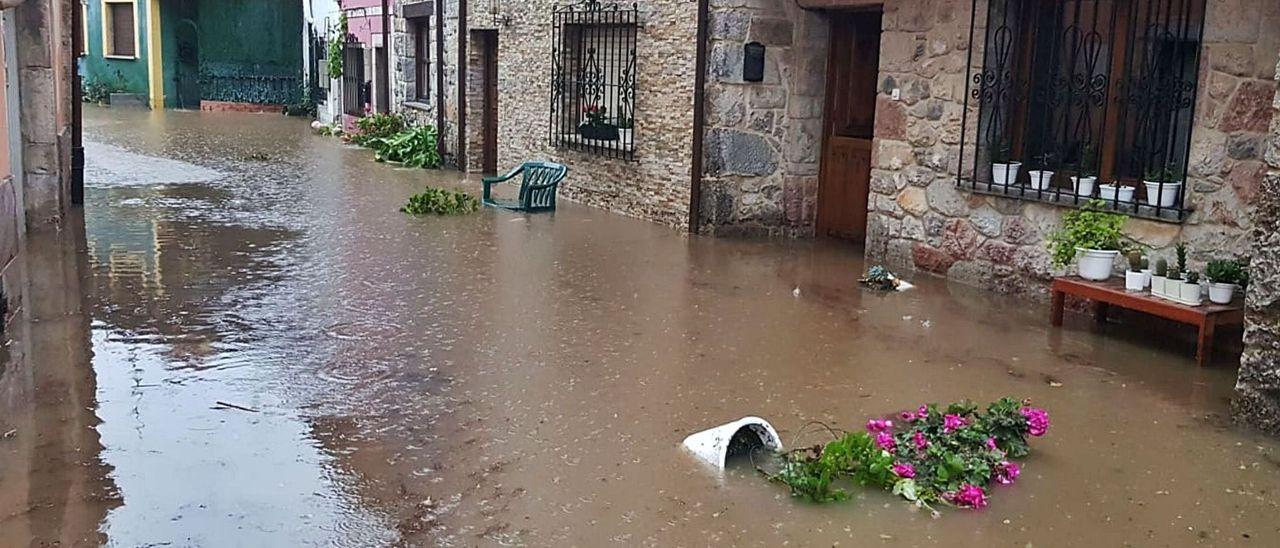 Las intensas lluvias dejan aisladas cinco casas en Soberrón (Llanes)