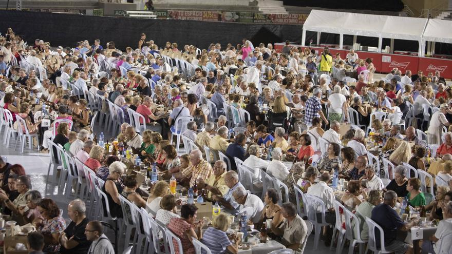 Multitudinaria cena de jubilados y pensionistas en Xàtiva