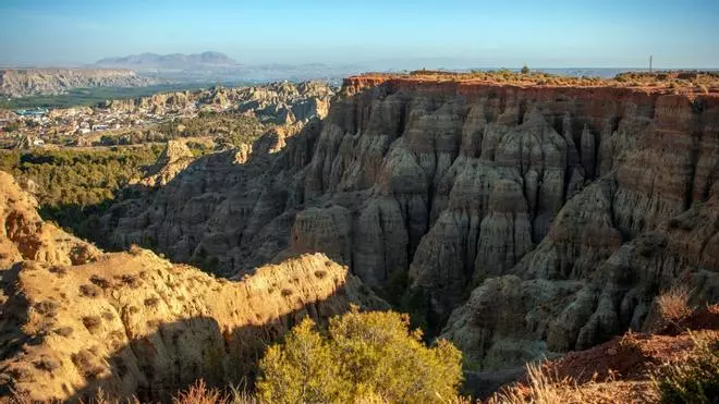 Este Pueblo Mágico de Granada es perfecto para escaparte en primavera: tiene buen vino, senderos y naturaleza viva