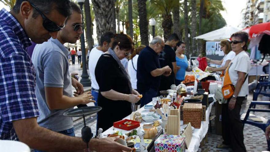 Un rastrillo solidario e informativo