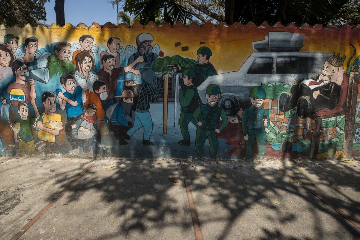 Fotografía de un mural sobre las protestas contra el presidente de Venezuela, Nicolás Maduro.