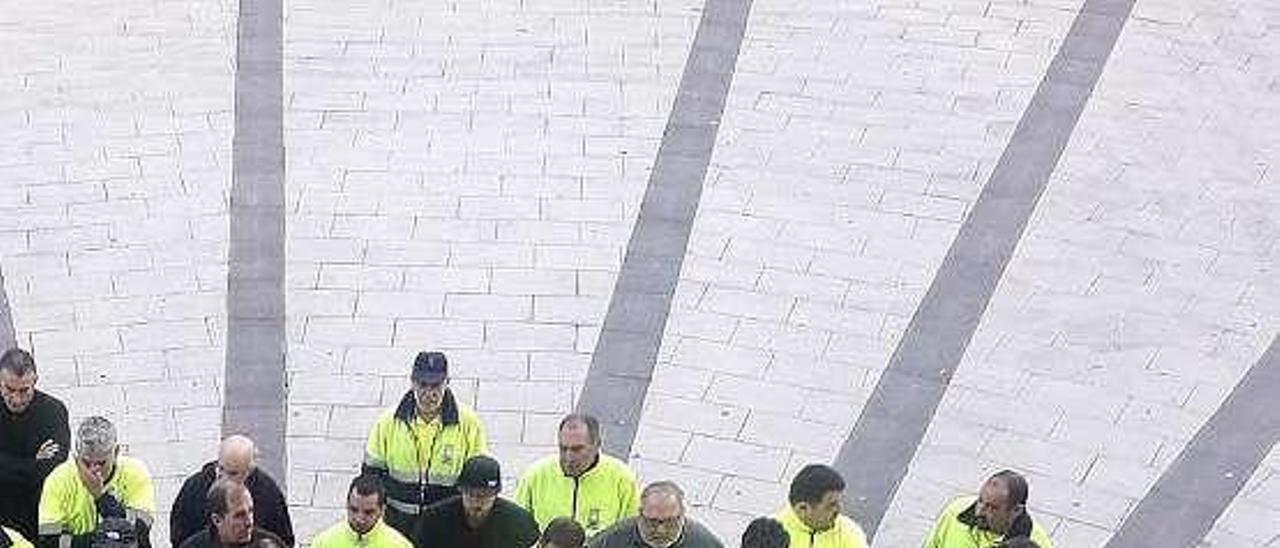 Trabajadores municipales, durante una reciente asamblea.