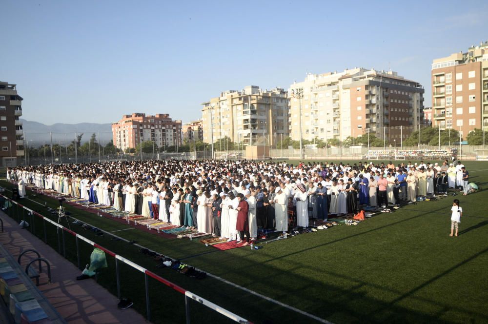Miles de musulmanes despiden el Ramadán en la Regi