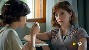 Bárbara (Amaia Salamanca) i Cristina (Manuela Velasco) s’expliquen les seves arborescents penes a ’Velvet’ (Antena 3 TV).