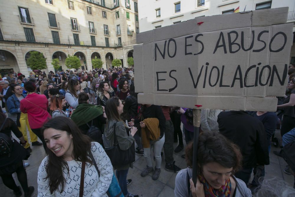 Manifestación en Alicante contra la sentencia a "La Manada"