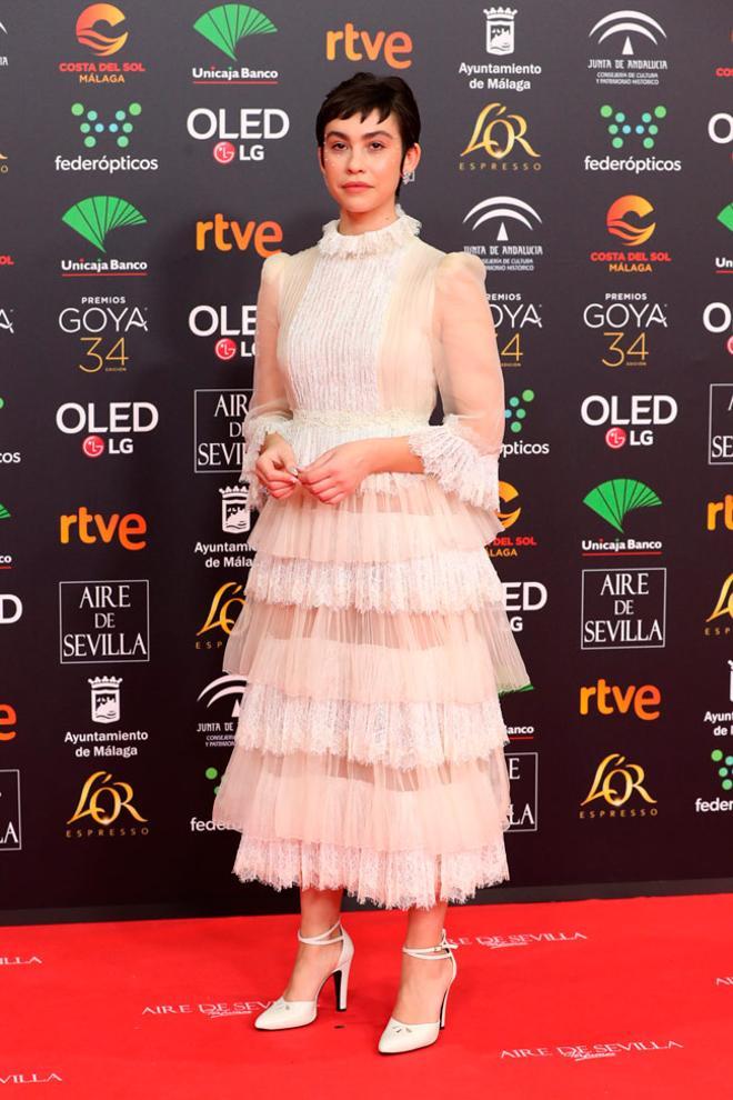 Greta Fernández en los Goya 2020 de Gucci